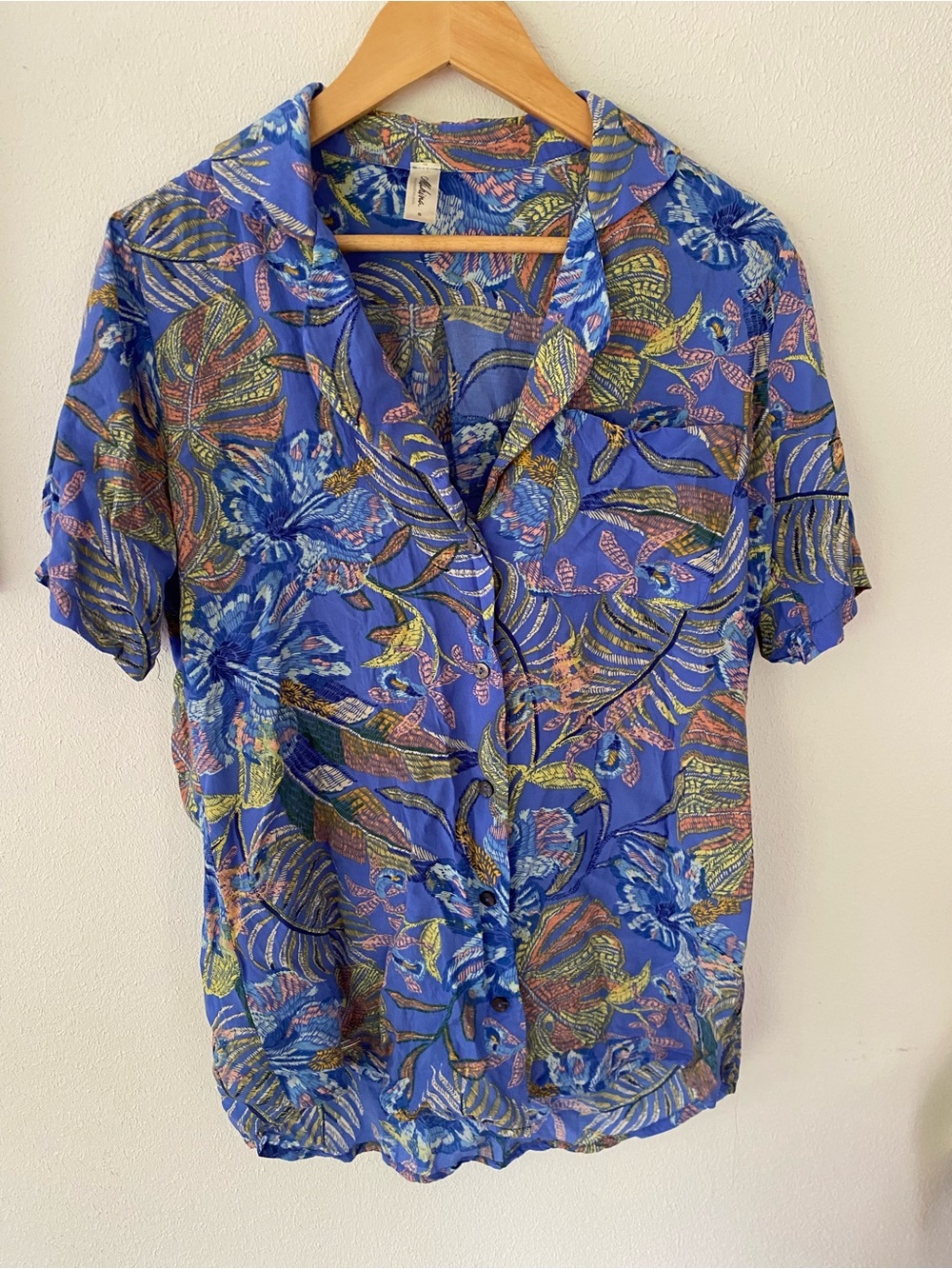 Mahina Hawaii Blue Floral Short-Sleeve Shirt